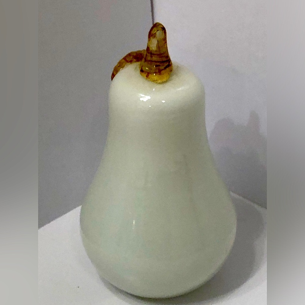 Murano Art Glass Pearl White Pear